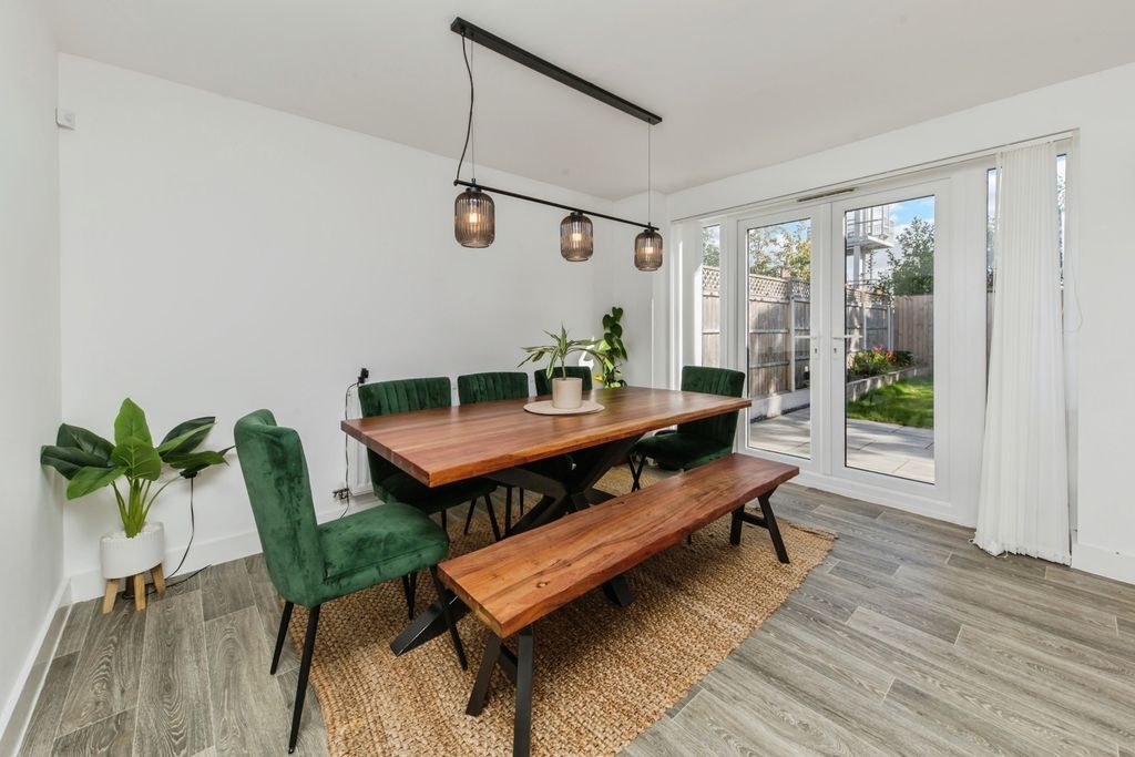 Property photo 2 of 17 Photo