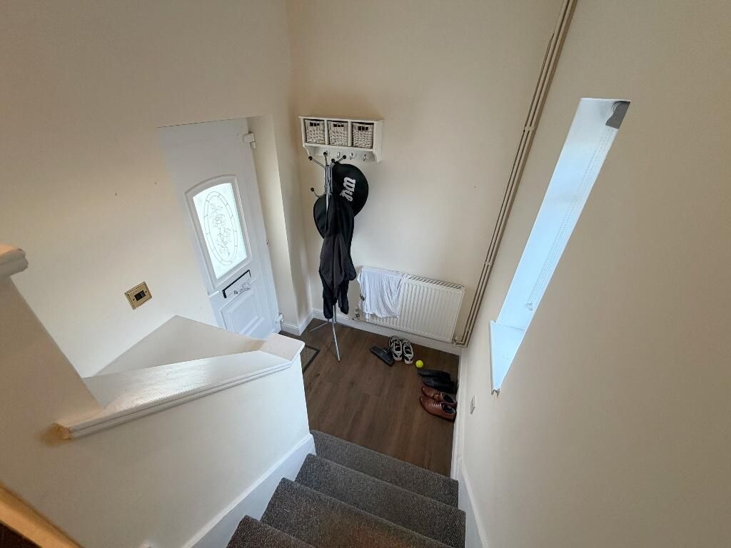 Property photo 2 of 9 Hallway