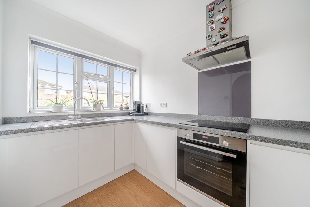 Property photo 3 of 20 1376116-20-690c91...