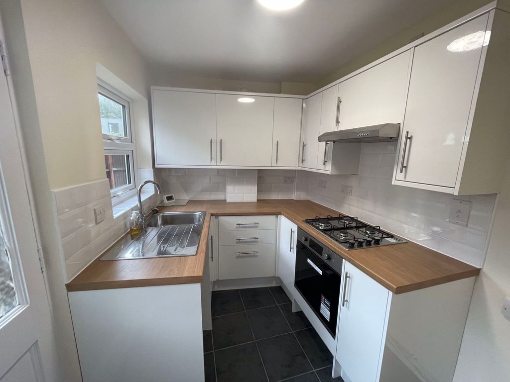 Property photo 3 of 7 Kitchen