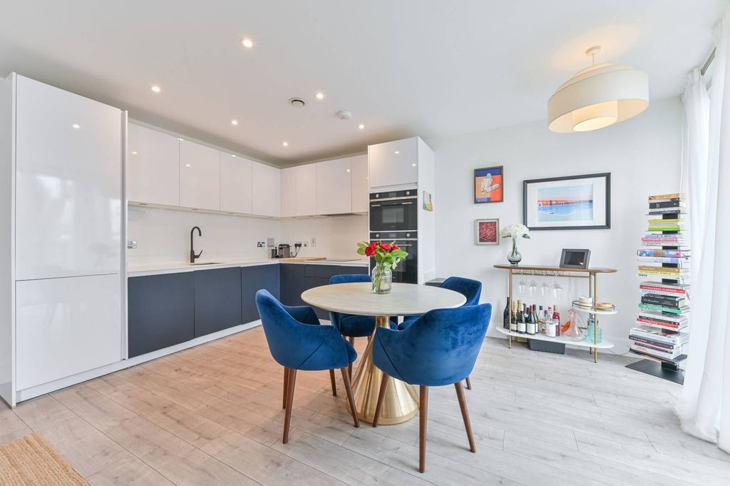 Property photo 1 of 23