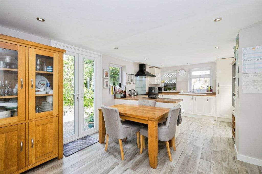 Property photo 3 of 19 Pbox-Img.Jpg