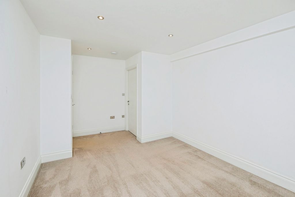 Additional image 17 of 2 bed flat for saleSt. Marys Gate, Derby, Derbyshire DE1