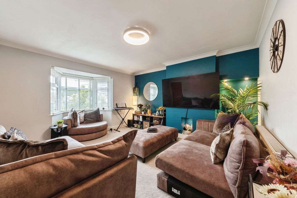 Property photo 3 of 16 Pbox-Img.Jpg