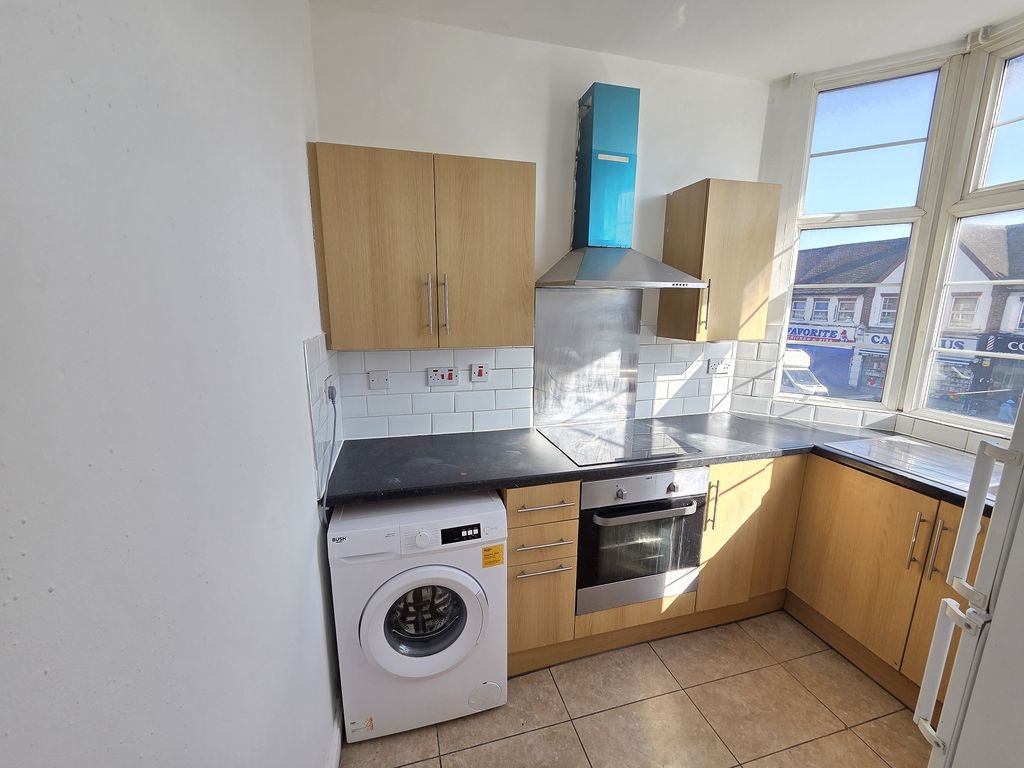 Property photo 3 of 6 Kitchen