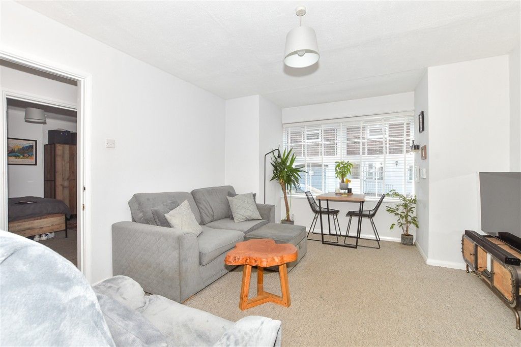 Property photo 3 of 14 Lounge