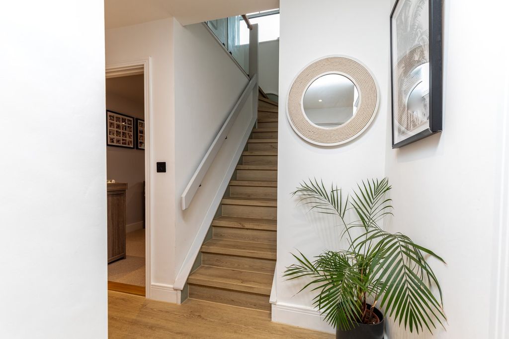 Property photo 2 of 37