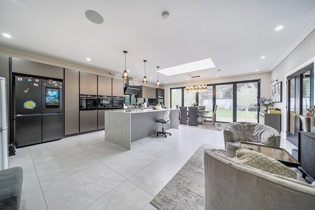 Property photo 3 of 20 1418052-2-69A6F73...