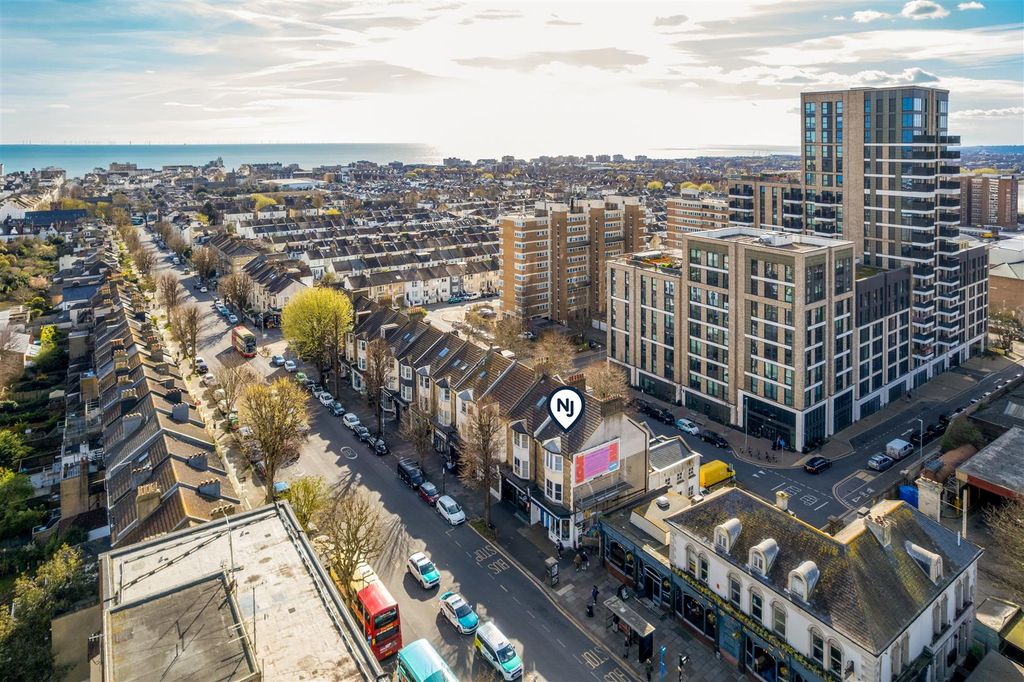 Property photo 1 of 20 98A Goldstone Villas-18.Jpg