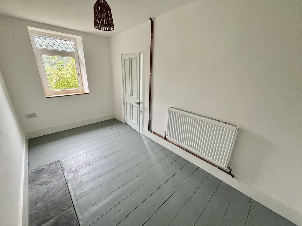 Property photo 3 of 18 Sitting Room