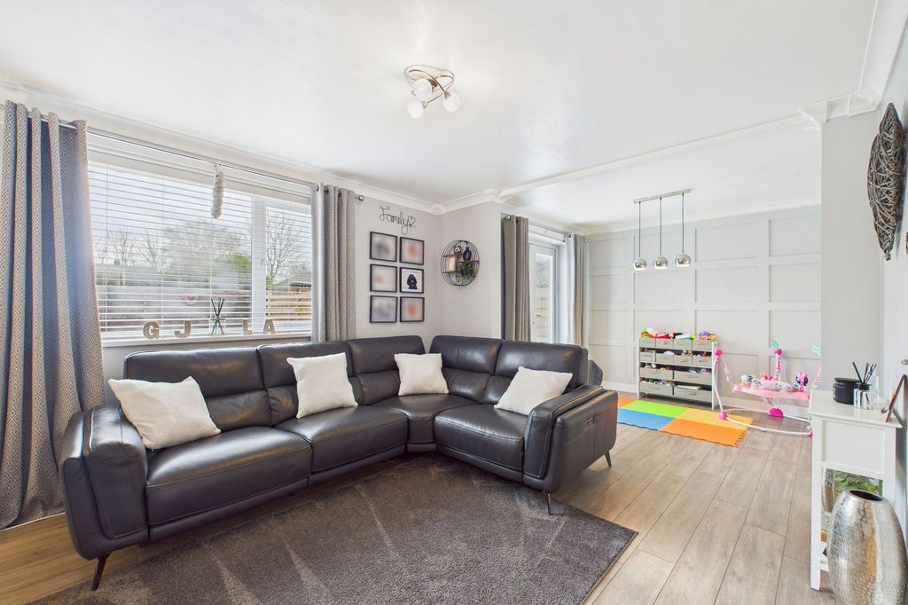 Property photo 3 of 27