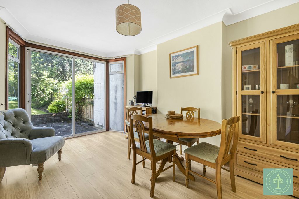 Property photo 3 of 27 Gallery