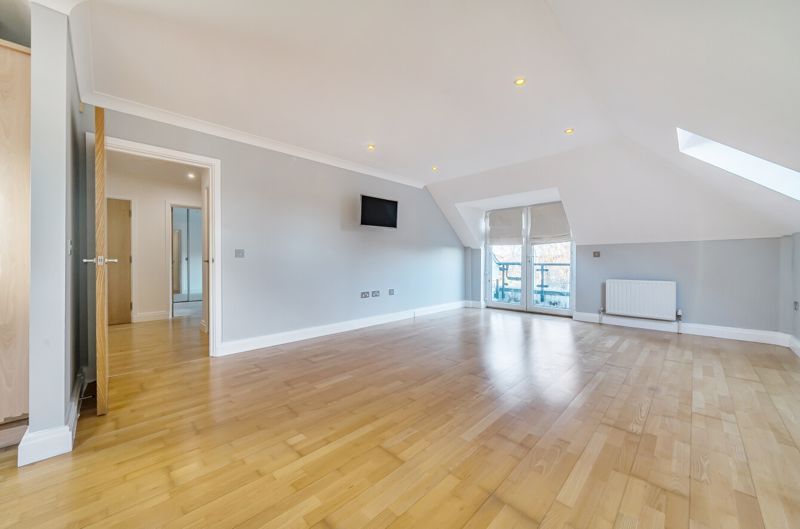 Property photo 1 of 18 Lounge Angle 1