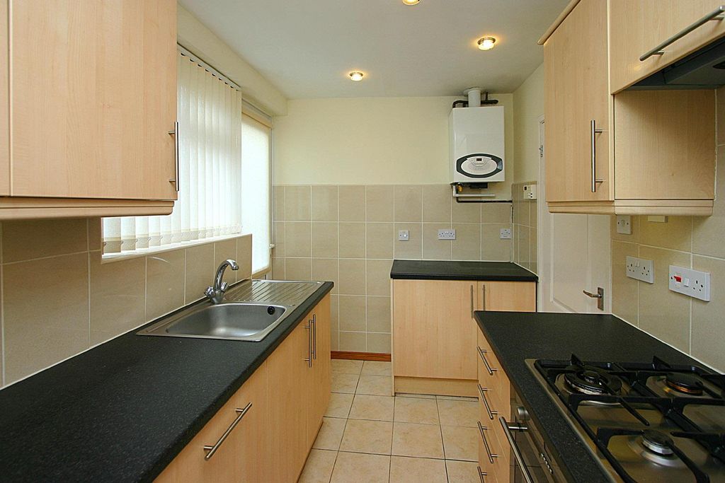 Property photo 3 of 6 Kitchen