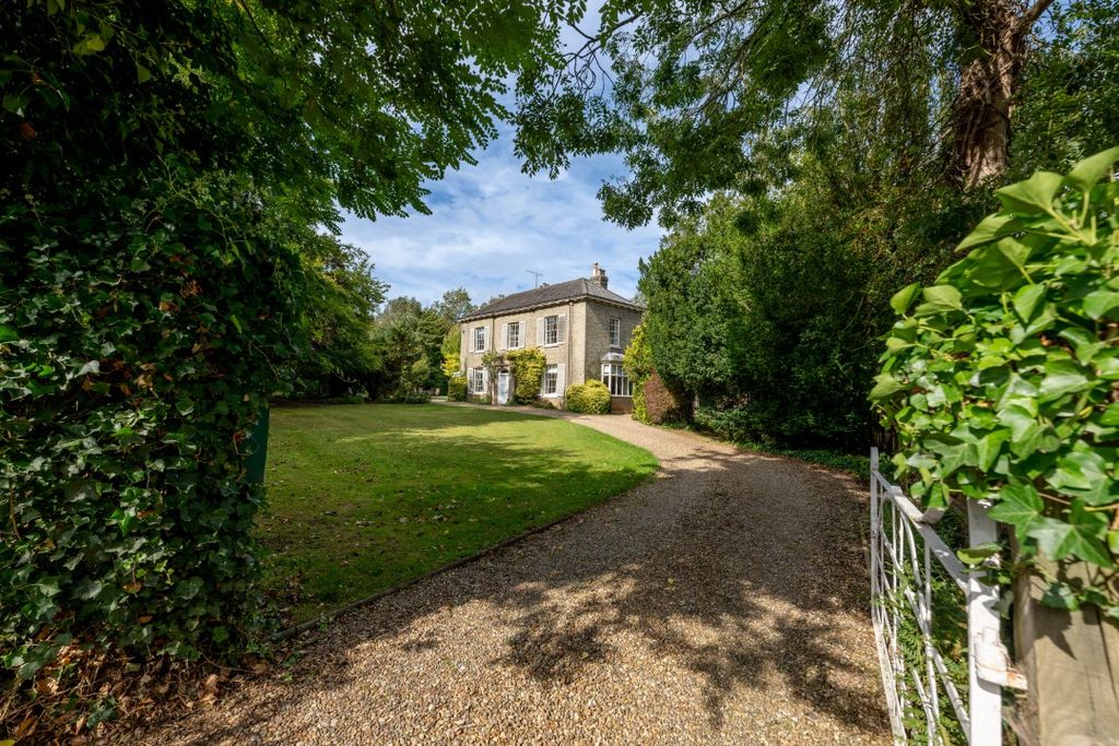 Property photo 1 of 37