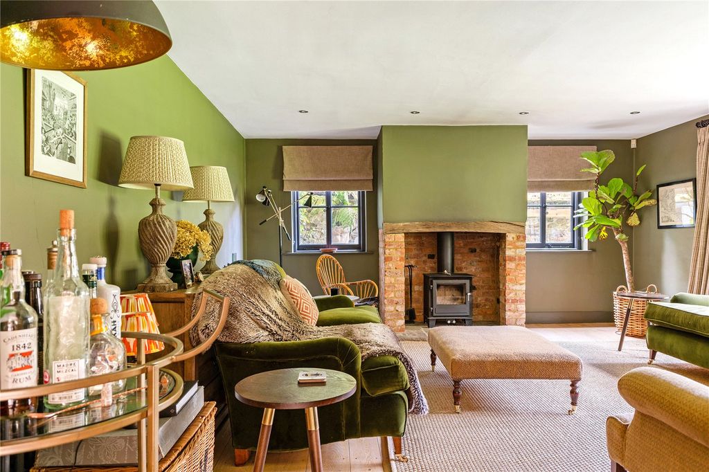Property photo 2 of 34 Sitting Room