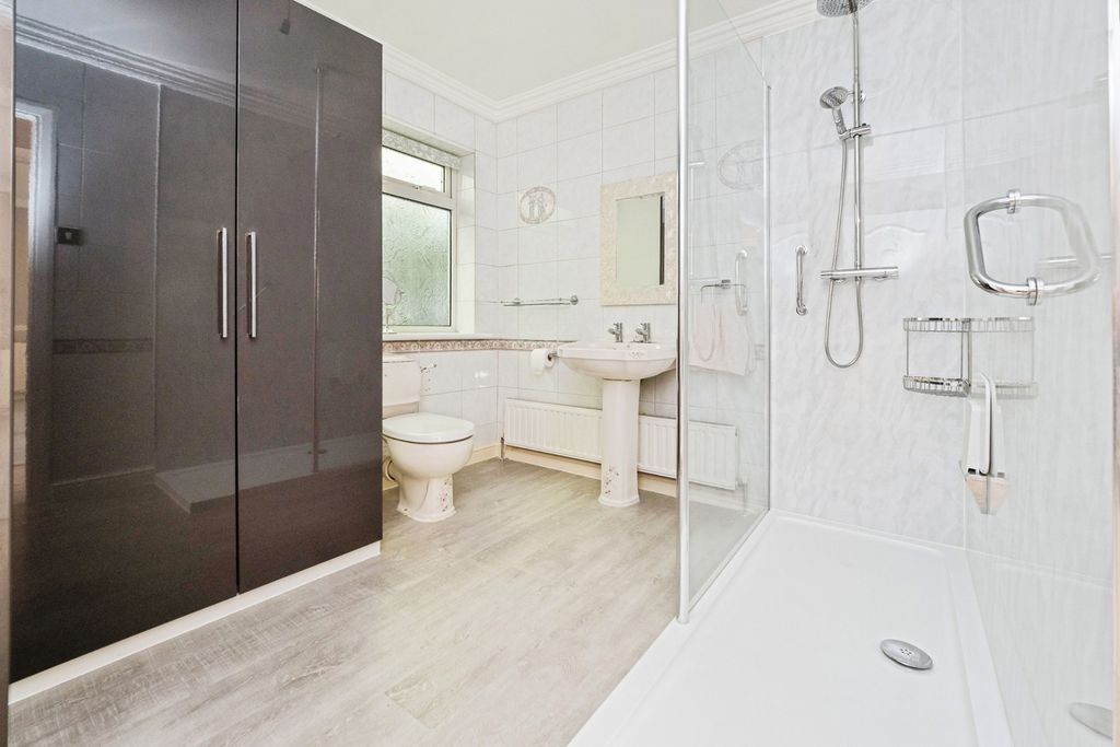 Property photo 3 of 17 Photo