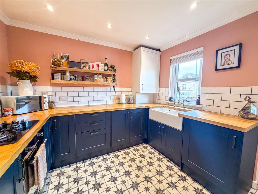 Property photo 3 of 22 Kitchen