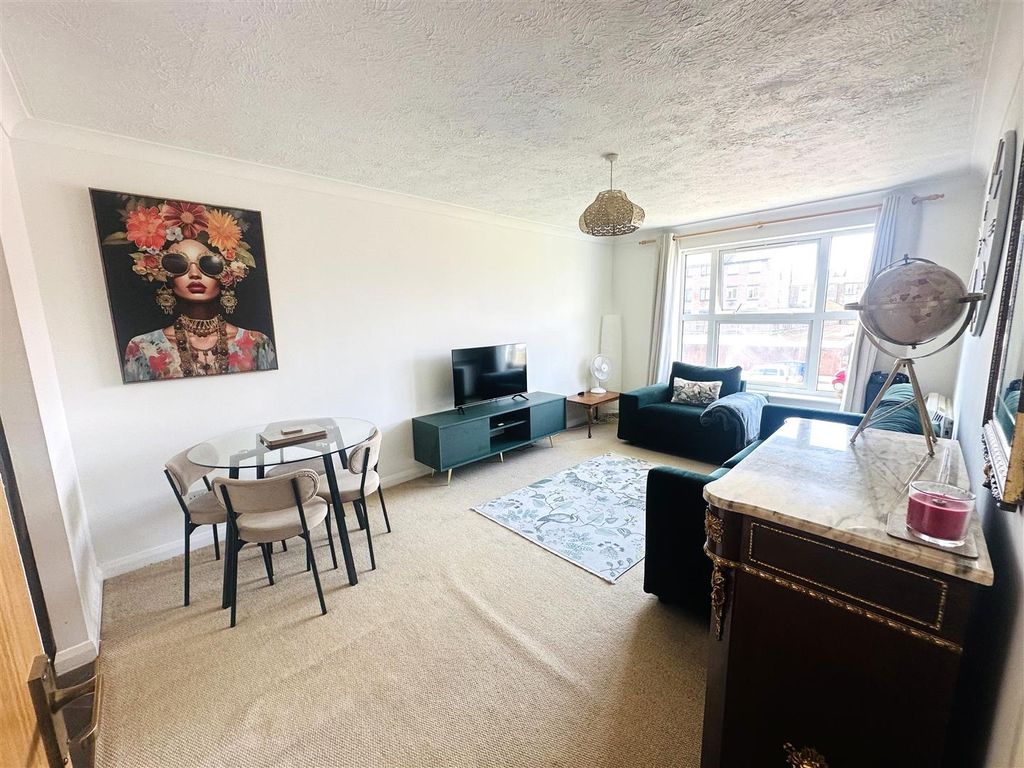 Property photo 2 of 10 Living Room