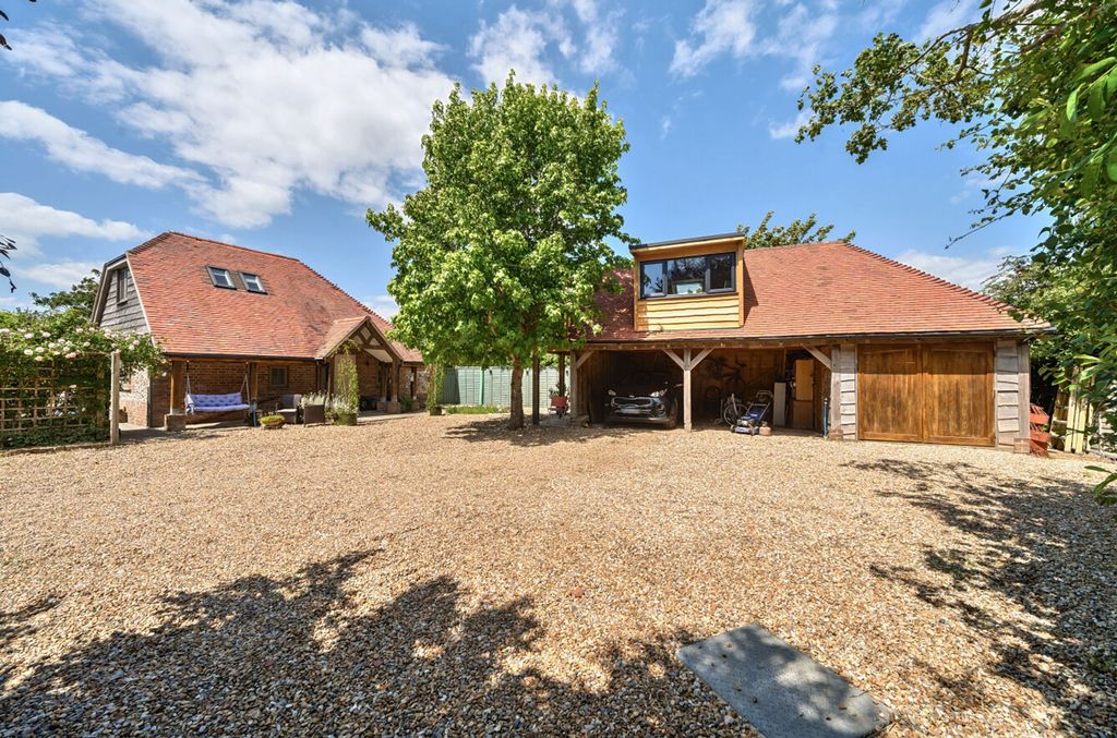 Property photo 2 of 25