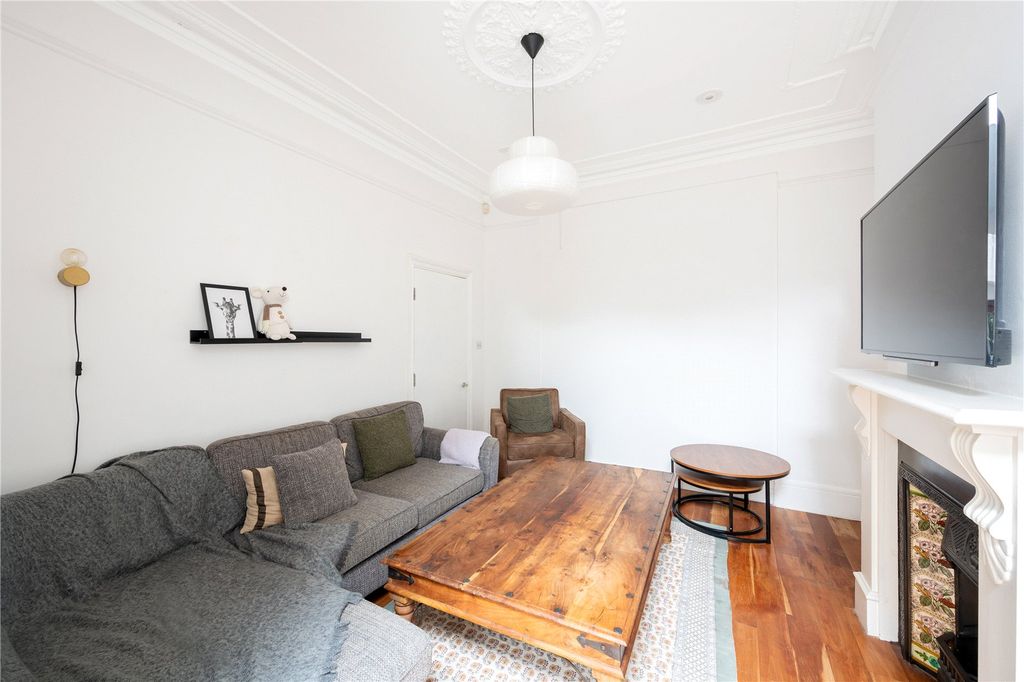 Property photo 3 of 19 Picture No. 02