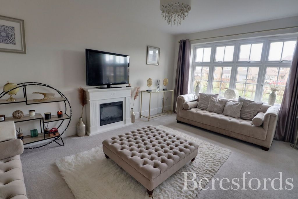 Property photo 3 of 25 Picture No. 32