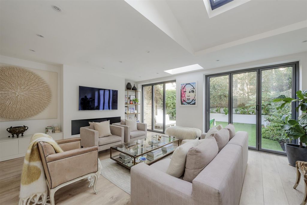 Property photo 1 of 18 Agate Road