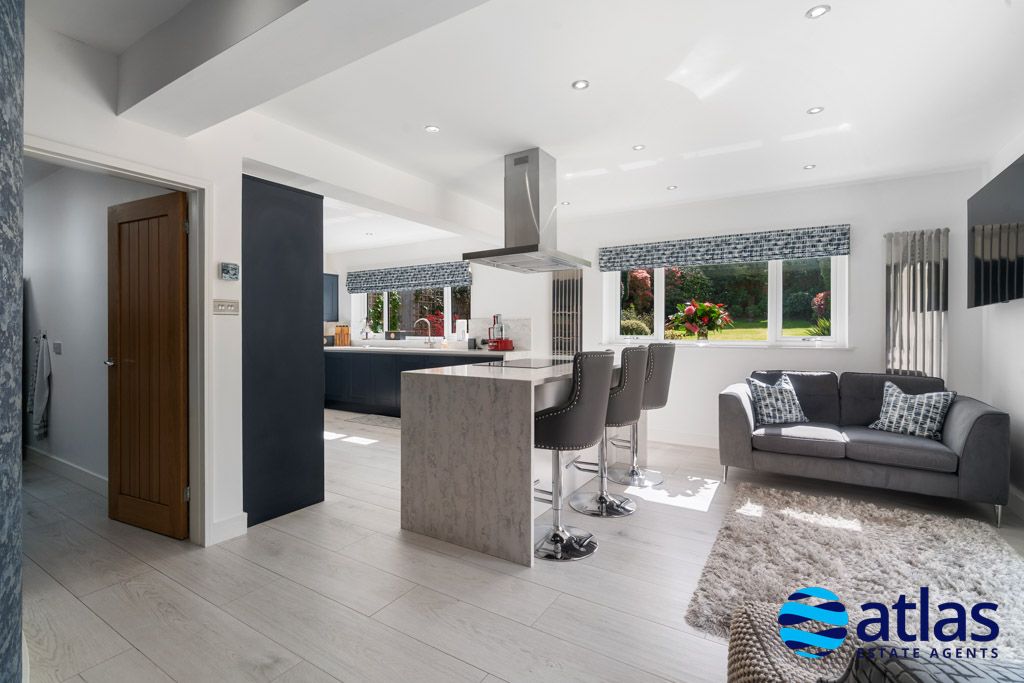 Property photo 2 of 30 Kitchen