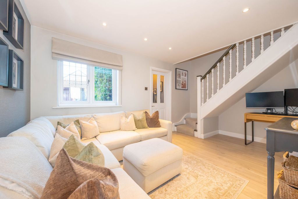 Property photo 2 of 16 Living Room