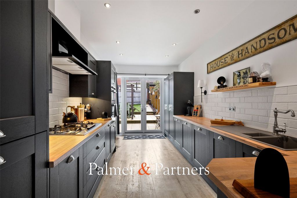 Property photo 2 of 32 Picture No. 40