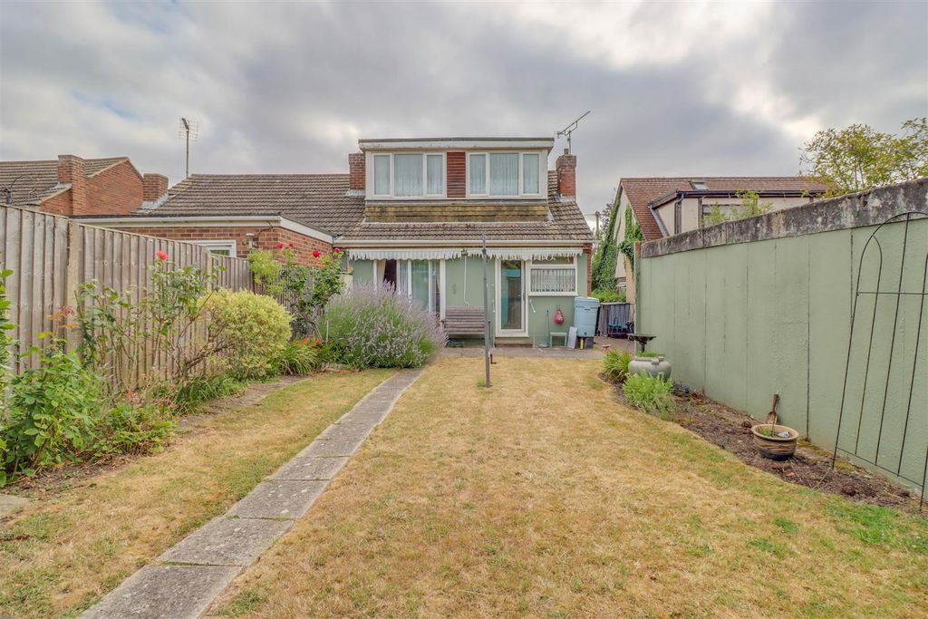Property photo 2 of 18 32 Leasway_-18.Jpg
