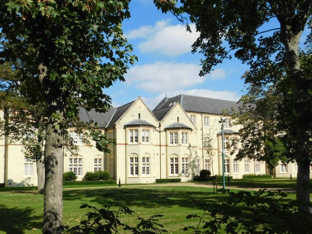 2 bed flat for saleEast Wing, Fairfield Hall, Kingsley Avenue, Fairfield SG5