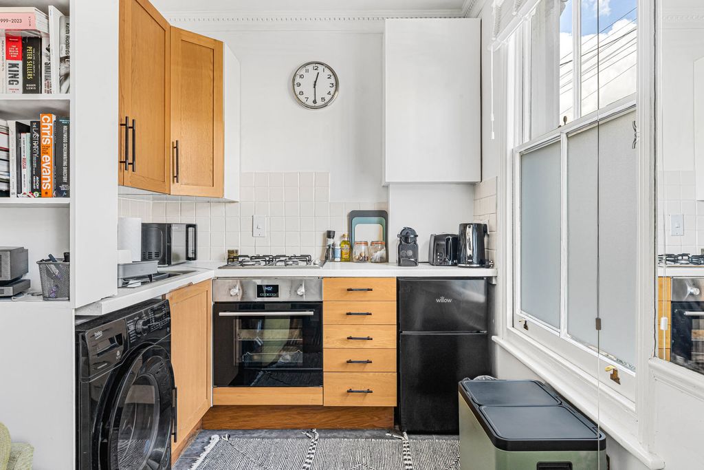 Property photo 3 of 15 Reception/Kitchen