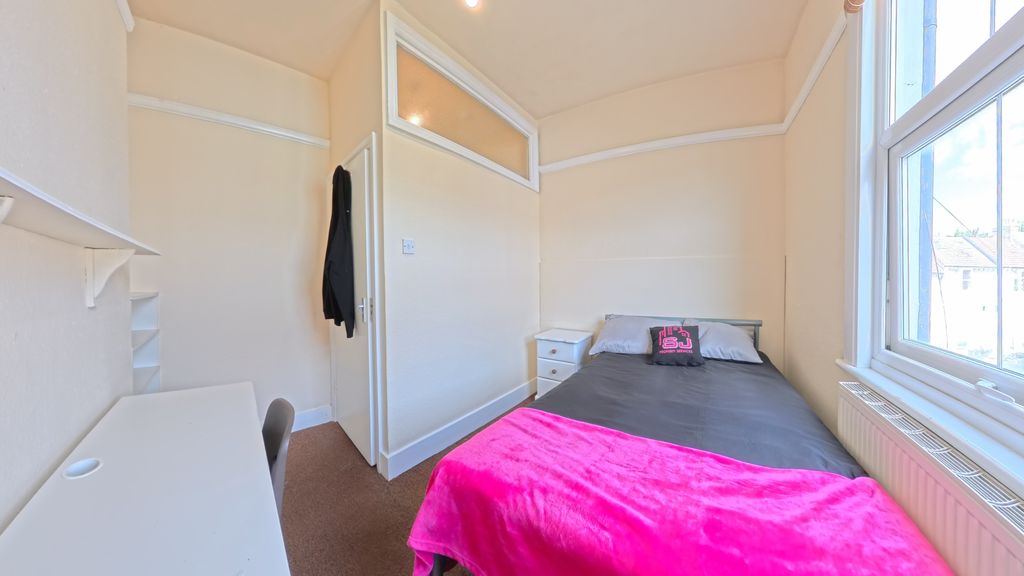 Property photo 1 of 5 Bed 1