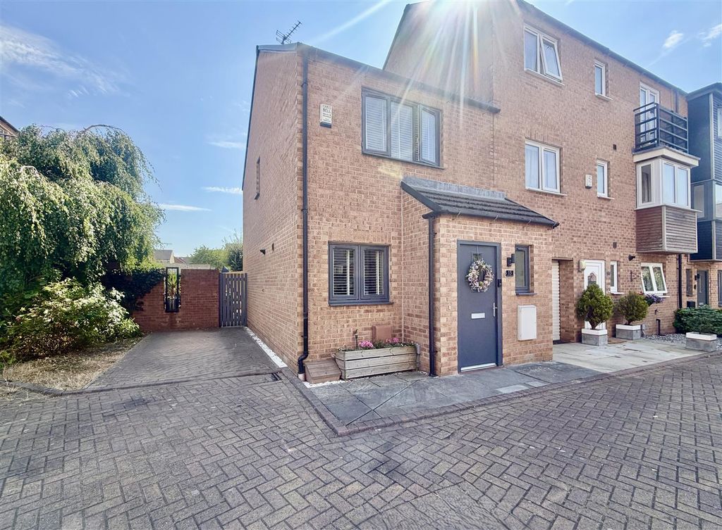Property photo 1 of 24