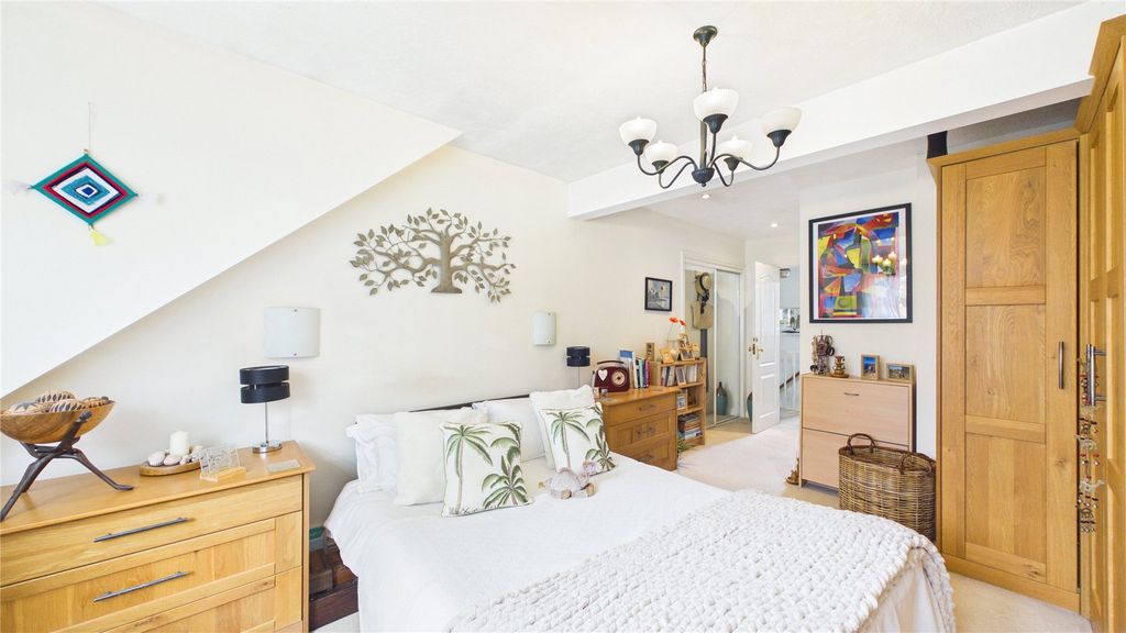Additional image 12 of 4 bed link detached house for saleLightwater, Surrey GU18