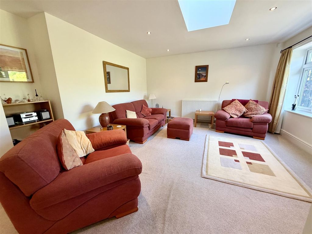 Property photo 3 of 33