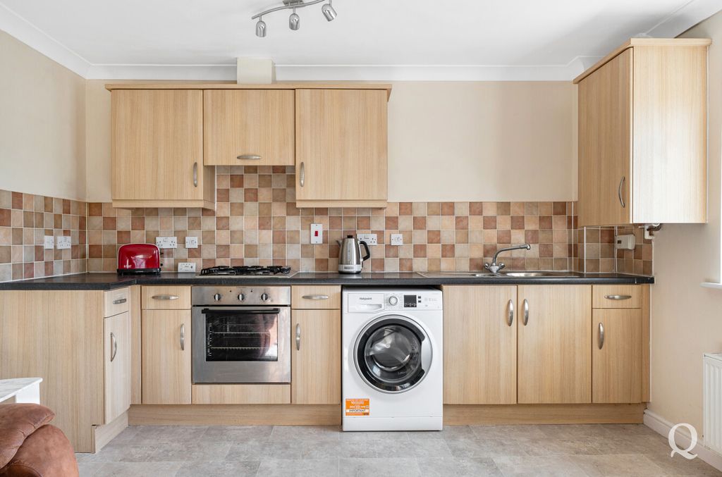 Property photo 2 of 15 6d14A652-6Cfa-401...