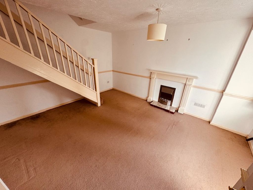 Property photo 2 of 11 Lounge New