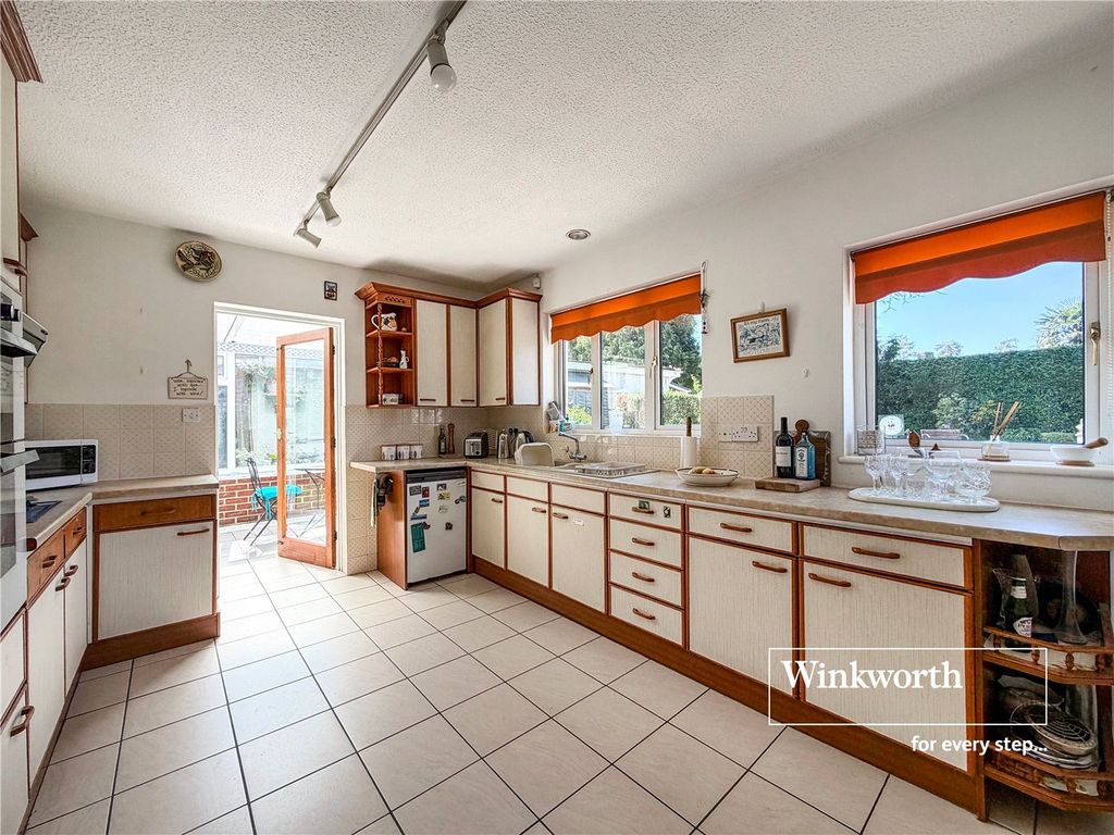 Property photo 2 of 18 Picture No. 12
