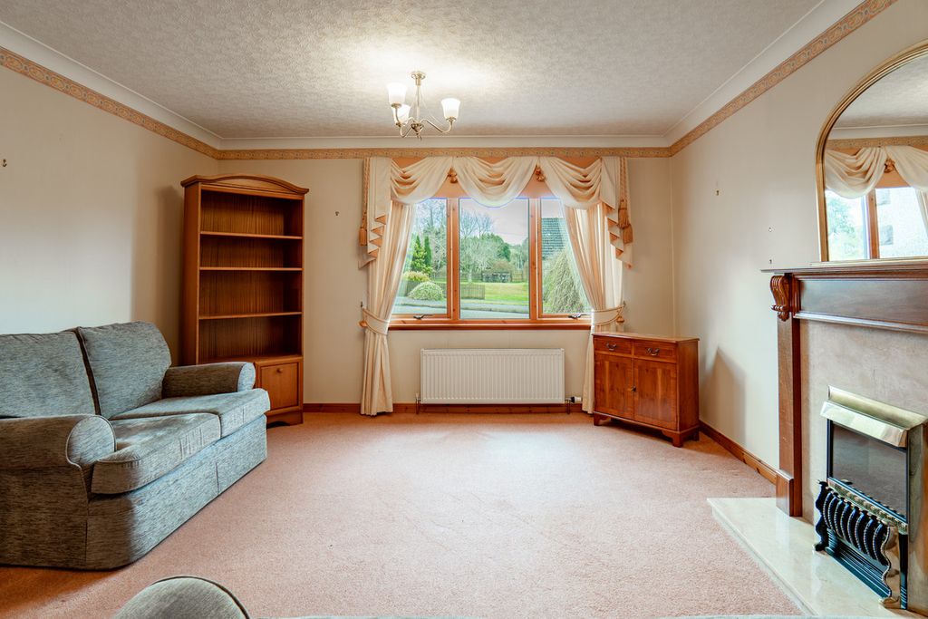 Property photo 2 of 33