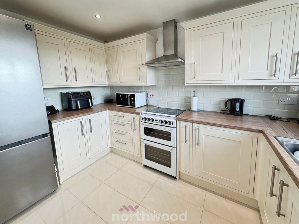 Property photo 2 of 21