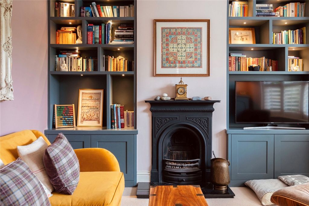 Property photo 3 of 23 House. Partnership