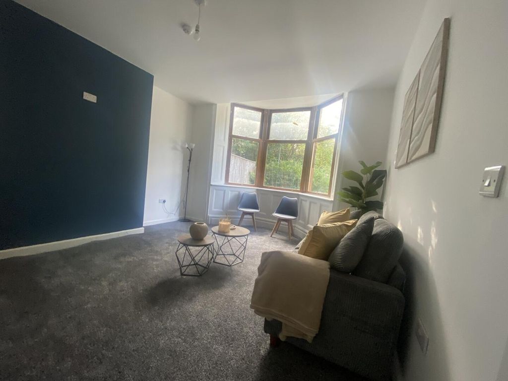 Property photo 1 of 14 Living Room