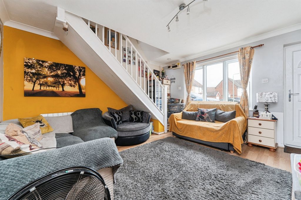 Property photo 2 of 28