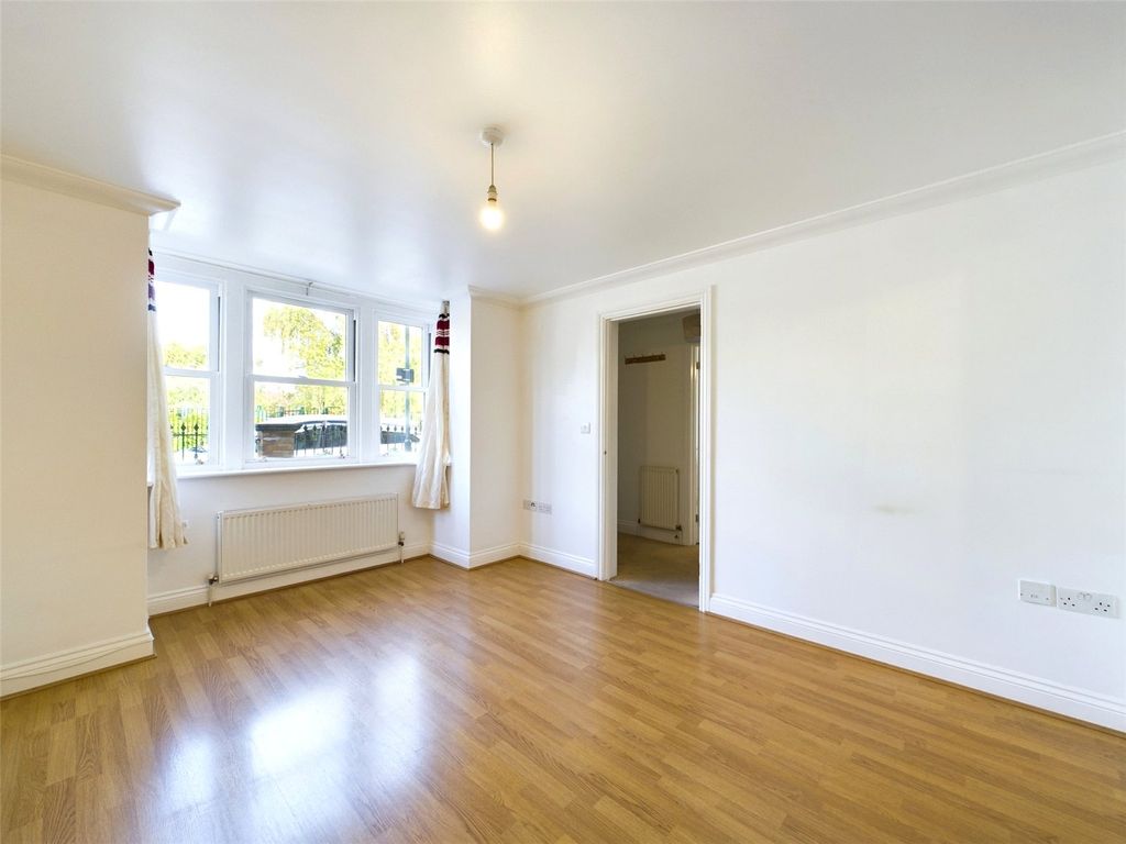 Property photo 3 of 12 Picture No. 05