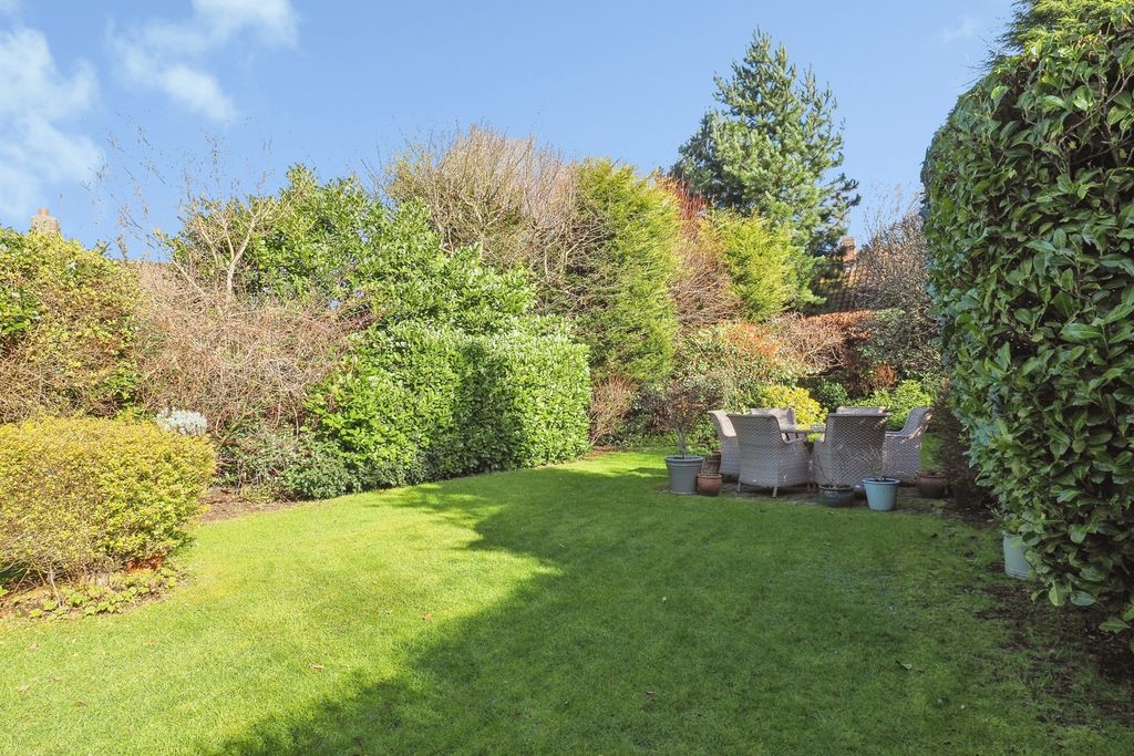 Property photo 3 of 27 Garden