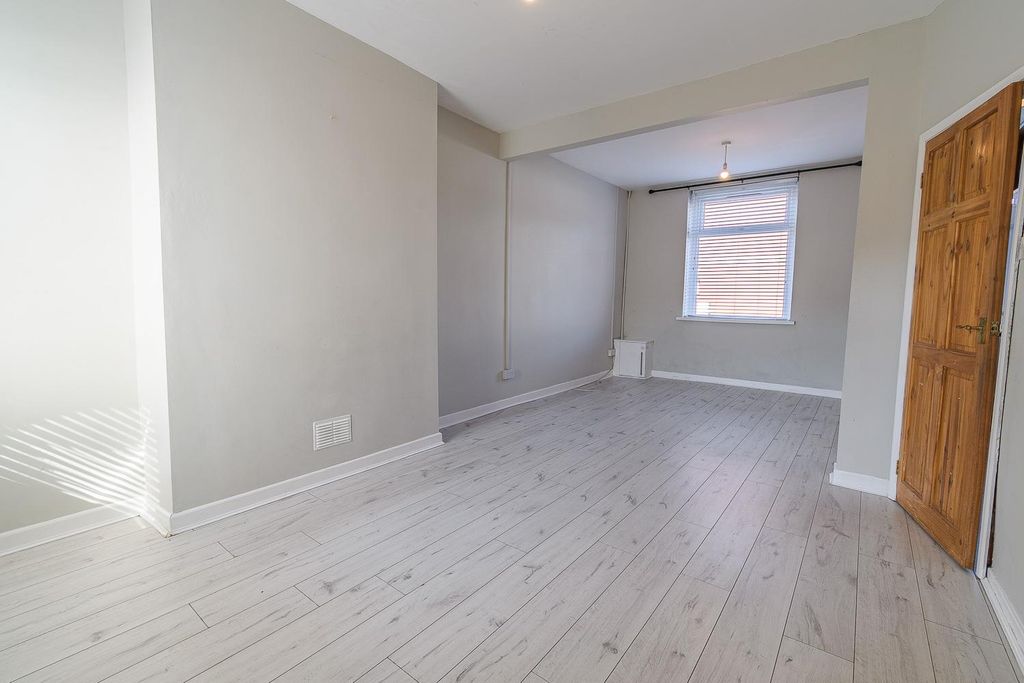 Property photo 2 of 17 Living / Dining