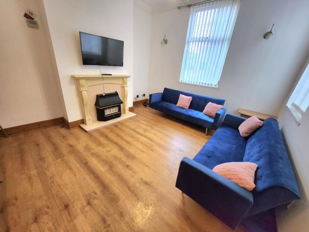 Property photo 2 of 8