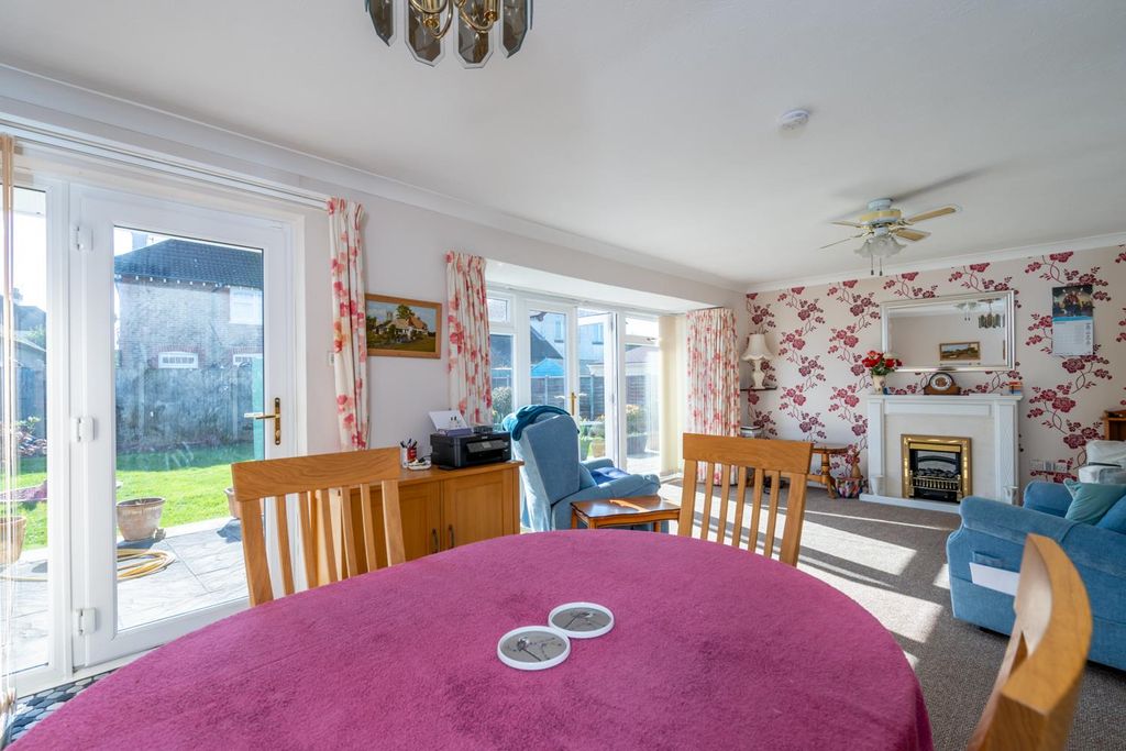 Property photo 3 of 16 Lounge Diner.Jpg